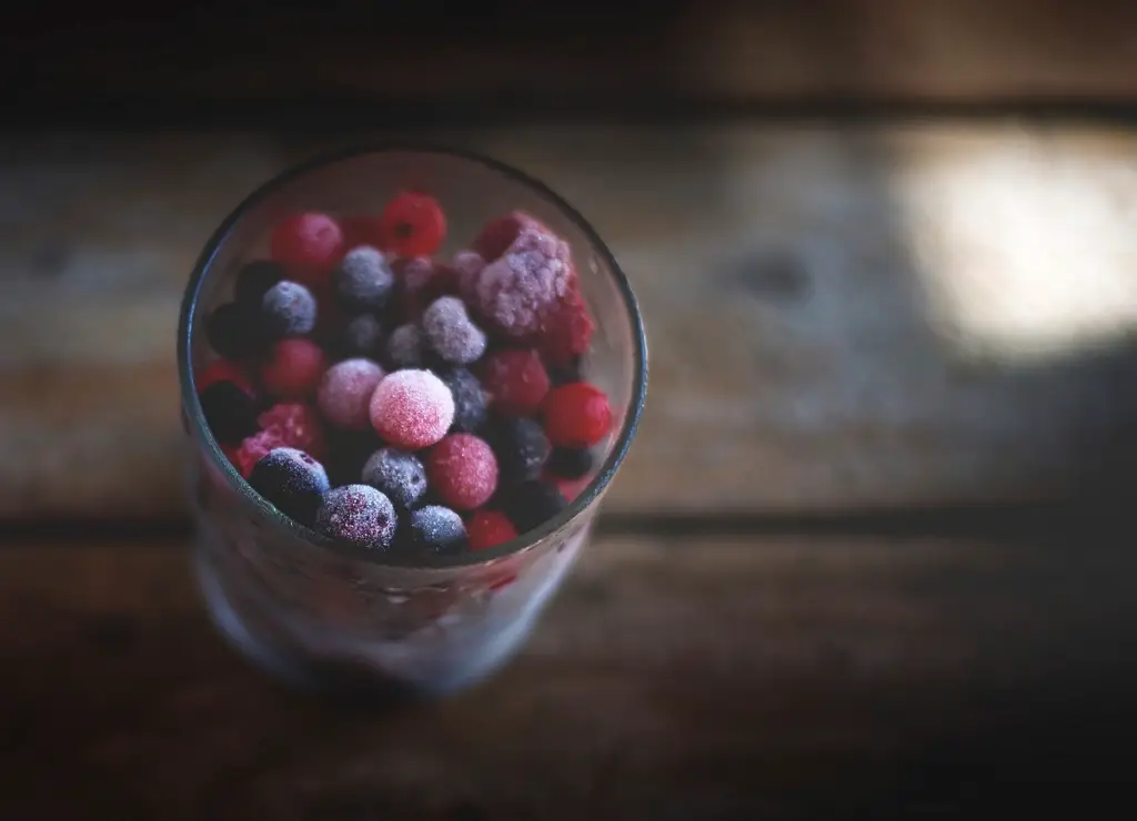 15 Compelling Reasons Why Frozen Foods Are Gaining Popularity Worldwide 3 a glass of frozen berries